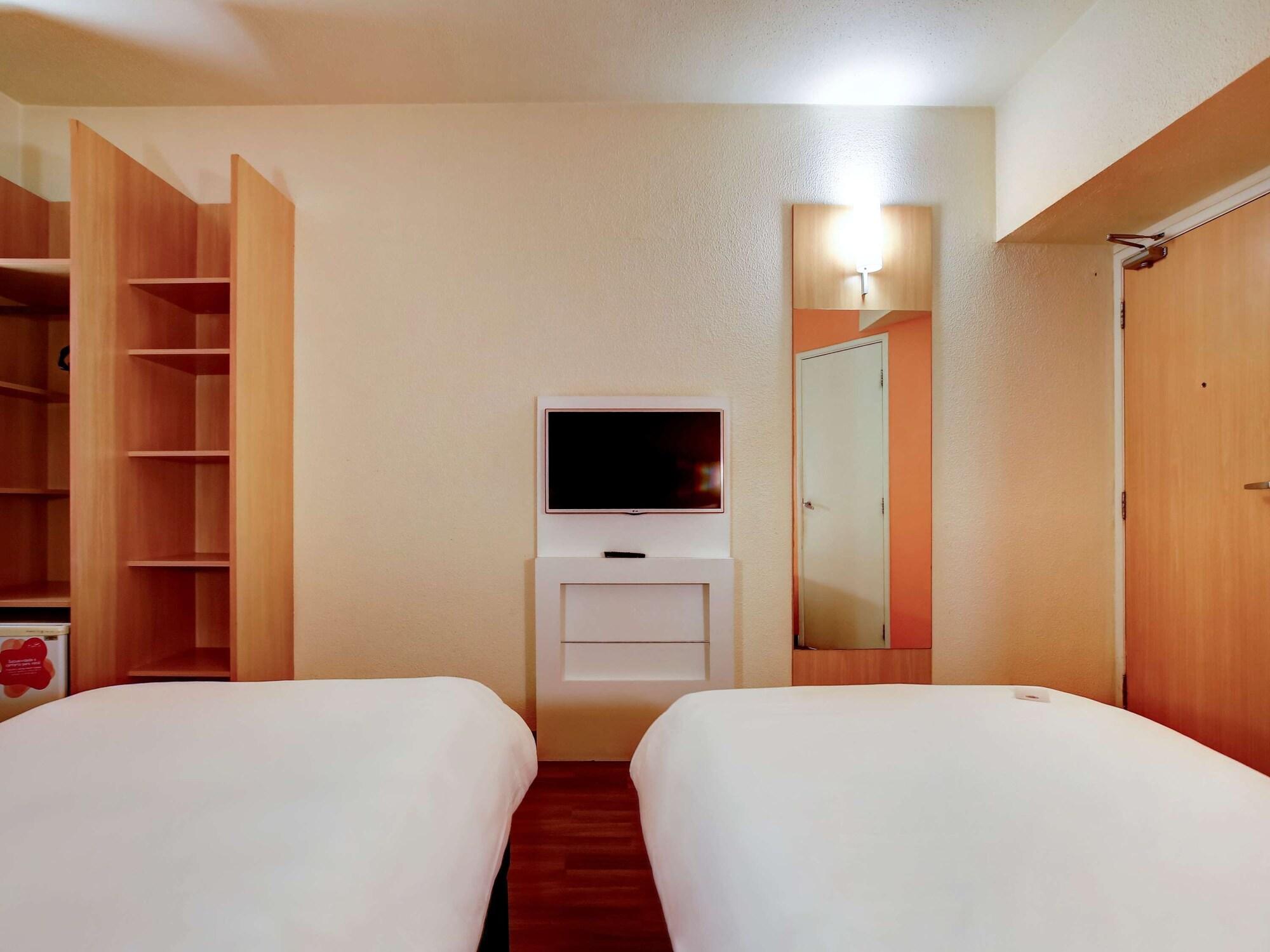 Ibis Vitoria Praia Do Canto Exterior foto